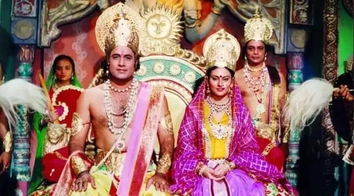 Ramayana will be on the small screen once again amid corona Ramayana | पुन्हा एकदा होणार छोट्या पडद्यावर 'रामायणा'चे दर्शन