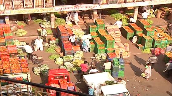 Maharashtra Curfew : राज्यात ठिकठिकाणी नागरिकांकडून संचारबंदीचं उल्लंघन, पुण्यात काय स्थिती?