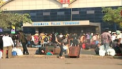 Mumbai Corona : पतप्रांतीय मजुरांनी धरली गावाची वाट; मुंबईच्या LTT स्थानकात गर्दी