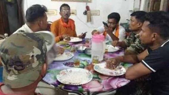 West Bengal Election 2021: কেন্দ্রীয় বাহিনীর জওয়ানদের সঙ্গে বিজেপি প্রার্থীর মধ্যাহ্নভোজ, ভাইরাল ছবি ঘিরে বিতর্ক