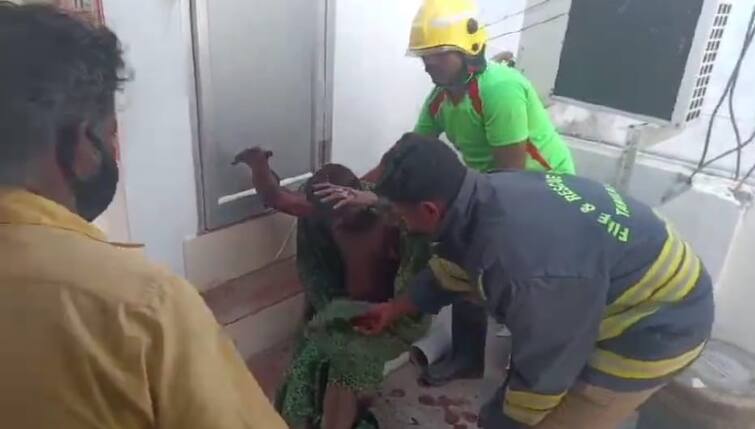 A former employee who bought petrol for his job and took a bath வேலை பார்த்த பங்கில் பெட்ரோல் வாங்கி தீ குளித்த முன்னாள் ஊழியர்