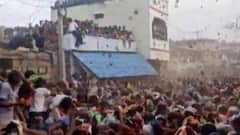 Andhra Pradesh: People in large numbers join 'Cow dung fight' in Kurnool, avoid Covid rules