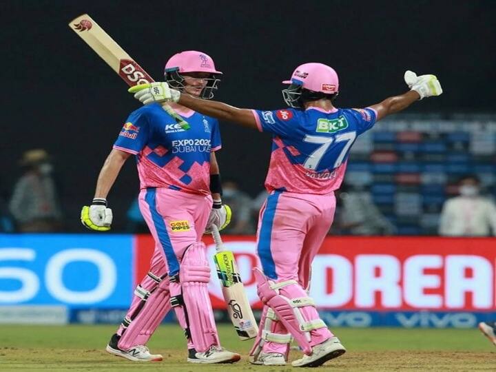 मुंबई के वानखेड़े स्टेडियम में खेले गए आईपीएल 2021 के सातवें मुकाबले में राजस्थान रॉयल्स ने दिल्ली कैपिटल्स को तीन विकेट से हरा दिया. दिल्ली ने पहले खेलते हुए 20 ओवर में आठ विकेट पर 147 रन बनाए थे. इसके जवाब में 42 रनों पर पांच विकेट खोने वाली राजस्थान ने दो गेंद शेष रहते ही लक्ष्य का पीछा कर लिया. गेंदबाजी में उनादकट और बल्लेबाजी में क्रिस मॉरिस और मिलर इस जीत के हीरो रहे. आइए जानते हैं इस मैच की बड़ी बातें.