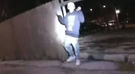 ਸ਼ਿਕਾਗੋ 'ਚ ਪੁਲਿਸ ਨੇ 13 ਸਾਲ ਦੇ ਬੱਚੇ ਨੂੰ ਮਾਰੀ ਗੋਲੀ, LIVE ਵੀਡੀਓ ਆਈ ਸਾਹਮਣੇ