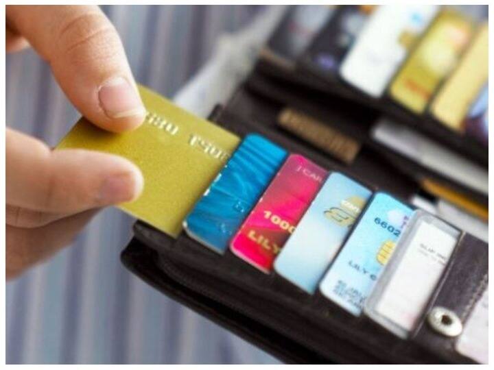 rbi issues draft circular on issuance of debit credit prepaid cards customers can choose any one among multiple card networks RBI News: आता डेबिट-क्रेडिट कार्ड घेताना ग्राहकच कार्ड नेटवर्क निवडू शकणार; RBI कडून परिपत्रक जारी