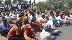 Farmers Protest: किसानों ने हटने से किया इंकार, दिल्ली की सीमाओं पर यातायात का हाल-बेहाल