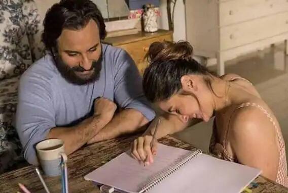 ਕੰਮ ਦੀ ਗੱਲ ਕਰੀਏ ਤਾਂ ਸੈਫ ਪ੍ਰਭਾਸ ਦੇ ਨਾਲ ਆਦਿਪੁਰਸ਼, ਪਾਇਪਲਾਇਨ 'ਚ ਅਰਜੁਨ ਕਪੂਰ ਤੇ ਨਾਲ ਤੇ ਫ਼ਿਲਮ ਭੂਤ ਪੁਲਿਸ 'ਚ ਦਿਖਾਈ ਦੇਣ ਵਾਲੇ ਹਨ। ਕਰੀਨਾ ਬਹੁਤ ਛੇਤੀ ਆਮਿਰ ਖਾਨ ਨਾਲ ਲਾਲ ਸਿੰਘ ਚੱਢਾ ਫ਼ਿਲਮ 'ਚ ਨਜ਼ਰ ਆਵੇਗੀ।