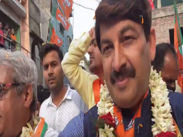 BJP's Manoj Tiwari Appeals To People To Stay Indoors; Shares Video Of Rally In Bengal Without Mask BJP's Manoj Tiwari Appeals To People To Stay Indoors; Shares Video Of Rally In Bengal Without Mask