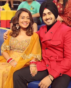 PICS: Neha Kakkar Flaunts Green Ring Gifted By Her Mother-In-Law, Hubby Rohanpreet Singh Drops Cute Comment