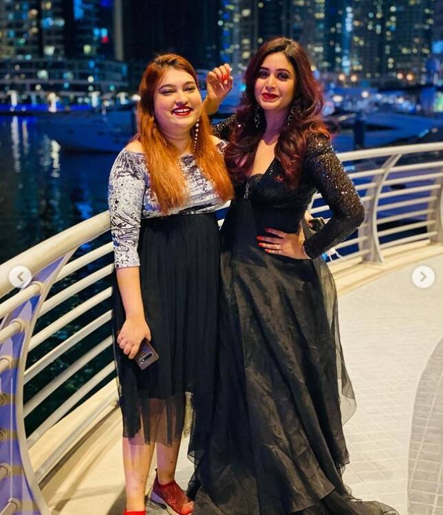 কিছুদিন আগেই বন্ধু রাহুলের সঙ্গে একটি ভ্যাকসিন ক্যাম্পের আয়োজন করেছিলেন ঋতাভরী। সেখানে ১০০ জন বৃদ্ধ বৃদ্ধাকে কোভিড ভ্যাকসিন দেওয়া হয়।