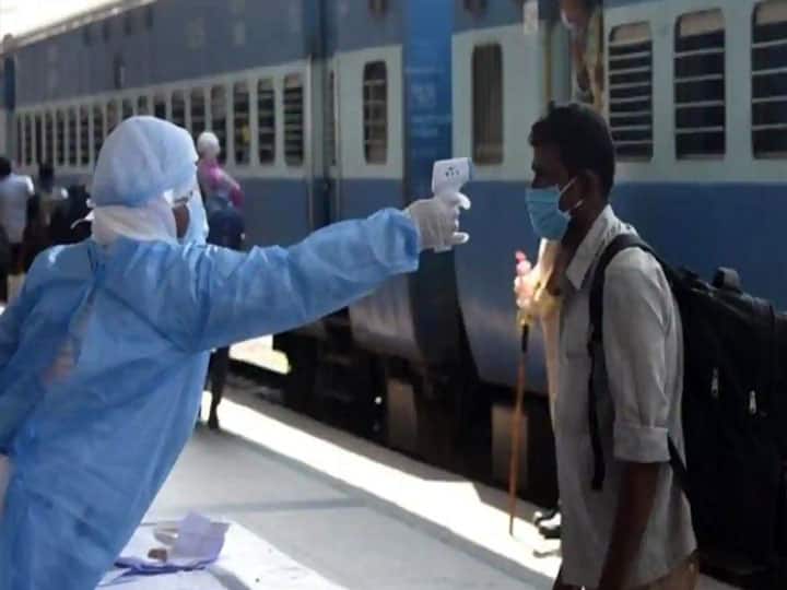 Northern Railways Delhi Division stops sale of platform tickets with immediate effect, says officials Railways on coronavirus: ঊর্ধ্বমুখী করোনা গ্রাফ, দিল্লিতে প্ল্যাটফর্ম টিকিট বন্ধের সিদ্ধান্ত রেলের