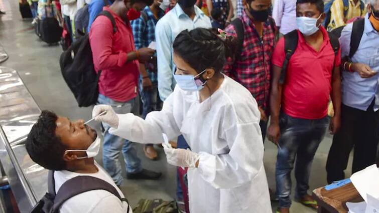 Maharashtra Coronavirus: 63,729 new cases recorded today, 45,335 patients discharged in state Maharashtra Coronavirus : कोरोनाचा कहर थांबेना! आज सर्वाधिक 63,729 रुग्णांचे निदान, 45,335 जणांना डिस्चार्ज