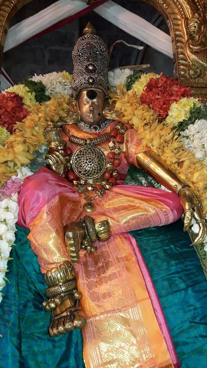 மதுரை மீனாட்சி சுந்தரேஸ்வரர் சித்திரை திருவிழா 3ம் நாள் மாலை: சுவாமி கயிலாய வாகனம், அம்பாள் காமதேனு வாகனம்