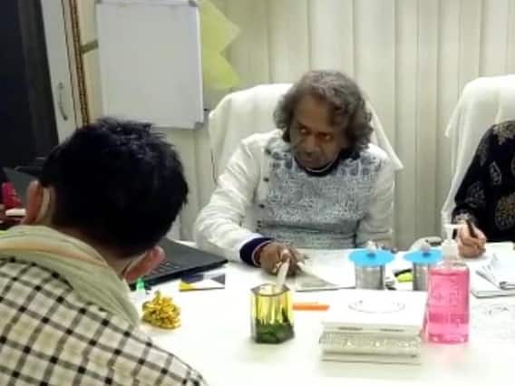 यूपी: होम्योपैथिक डॉक्टर ने किया कोरोना के इलाज का दावा, सरकार को दिया ये सुझाव यूपी: होम्योपैथिक डॉक्टर ने किया कोरोना के इलाज का दावा, सरकार को दिया ये सुझाव