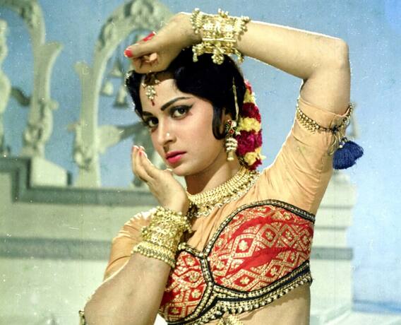 Waheeda Rehman से असली सांप को किस कराना चाहते थे Guide के डायरेक्टर, ऐसा था एक्ट्रेस का रिएक्शन Waheeda Rehman से असली सांप को किस कराना चाहते थे Guide के डायरेक्टर, ऐसा था एक्ट्रेस का रिएक्शन