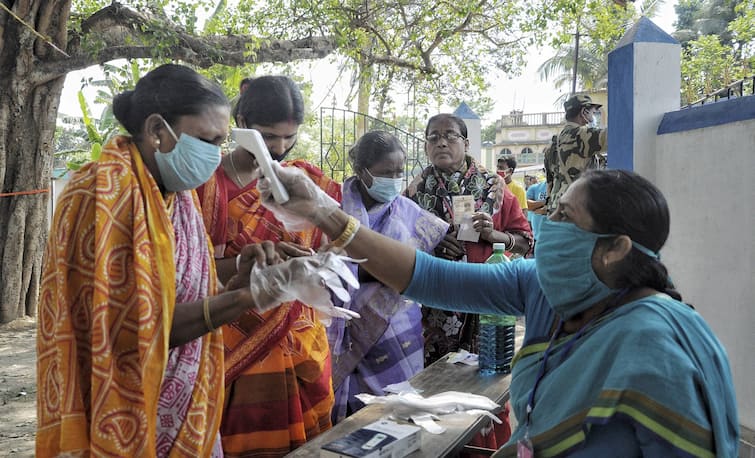 West Bengal Election 2021 Live Updates: WB Election 2021 Phase 5 Polling Percentage  Darjeeling Jalpaiguri BJP Congress TMC Mamata Banerjee WB Election 2021 Phase 5 Voting Live:  पश्चिम बंगाल में पांचवें चरण में 45 सीटों पर 78 फीसदी से ज्यादा मतदान