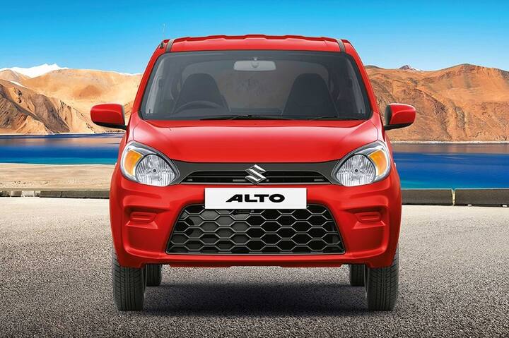 Maruti Alto: ਮਾਰੂਤੀ ਦੀ ਇਹ ਕਾਰ ਦੇਸ਼ ਦੀਆਂ ਸਭ ਤੋਂ ਸਸਤੀਆਂ ਕਾਰਾਂ 'ਚ ਸ਼ੁਮਾਰ ਹੈ। ਇਸ ਦੀ ਸ਼ੁਰੂਆਤ ਐਕਸ-ਸ਼ੋਅਰੂਮ ਕੀਮਤ ਕਰੀਬ 4 ਲੱਖ ਰੁਪਏ ਹੈ। ਇਹ ਕਾਰ ਕਈ ਮਾਇਨਿਆਂ 'ਚ ਖਾਸ ਹੈ। ਇਹ ਕਾਰ 20 ਕਿਲੋਮੀਟਰ ਪ੍ਰਤੀ ਲੀਟਰ ਦਾ ਮਾਇਲਜ਼ ਦੇ ਸਕਦੀ ਹੈ। ਇਸ 'ਚ 4 ਲੋਕ ਆਸਾਨੀ ਨਾਲ ਬੈਠ ਕੇ ਸਫਰ ਕਰ ਸਕਦੇ ਹਨ। ਇਸ ਕਾਰ ਦਾ ਮੇਂਟੀਨੈਂਸ ਵੀ ਮਹਿੰਗਾ ਨਹੀਂ ਹੈ। ਇਹ ਕਾਰ ਕਈ ਵੇਰੀਏਂਟ 'ਚ ਬਜ਼ਾਰ 'ਚ ਉਪਲਬਧ ਹਨ।