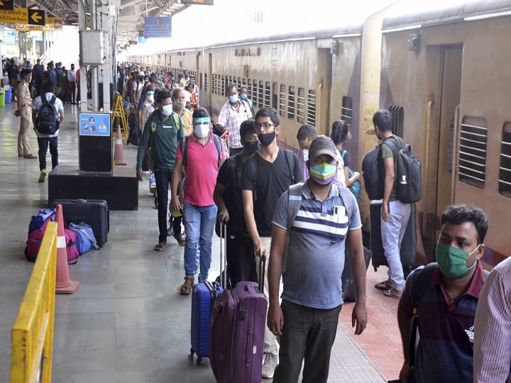 Indian Railways cancel 67 trains cancel train list check here cancel train list today Indian Railways: रेलवे ने आज रद्द कर दीं 65 से भी ज्यादा ट्रेनें, आपने भी कराया है टिकट तो जल्दी से चेक कर लें ट्रेन नंबर