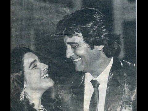 दिलचस्प बात ये है कि इस फिल्म की शूटिंग के दौरान अमृता पहले से क्रिकेटर रवि शास्त्री के साथ रिलेशनशिप में थीं और मीडिया रिपोर्ट्स के मुताबिक दोनों की सगाई भी हो चुकी थी लेकिन इसके बावजूद अमृता विनोद खन्ना के प्यार में पड़ गईं.