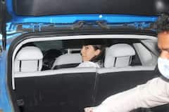 Sara Ali Khan Pics: সপ্তাহান্তে মায়ের সঙ্গে শহর ছাড়লেন সারা