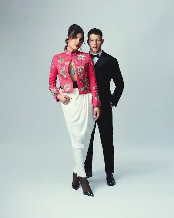 सध्या प्रियंका लंडनमध्ये पती निक जोनाससमवेत वेळ घालवत आहे. जिथे ती प्रत्येक क्षणाचा आनंद घेत आहे. प्रियांकाने इथून बरीच सुंदर छायाचित्रे शेअर केली आहेत. (फोटो - इंस्टाग्राम)