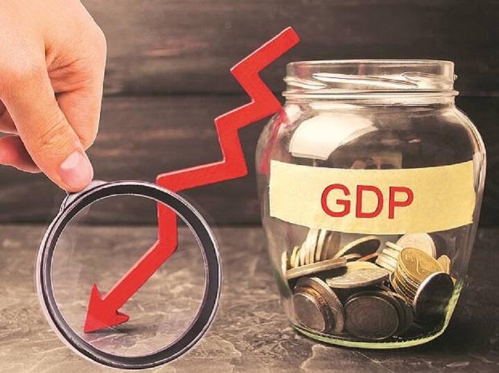 GDP shrinks by 7 3 percent Q4 uptick moderates 2020 21 carnage GDP : भारतीय अर्थव्यवस्थेनं गेल्या 40 वर्षांचा विक्रम मोडला, जीडीपीमध्ये 7.3 टक्क्यांची घसरण