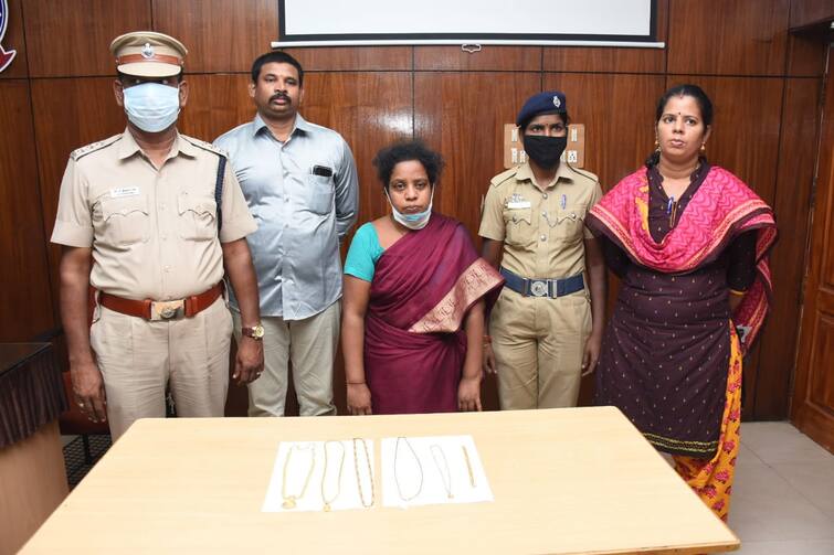 Woman arrested for giving fake ATM card and stealing money போலி ஏடிஎம் கார்டு கொடுத்து பணம் திருடிய பெண் கைது
