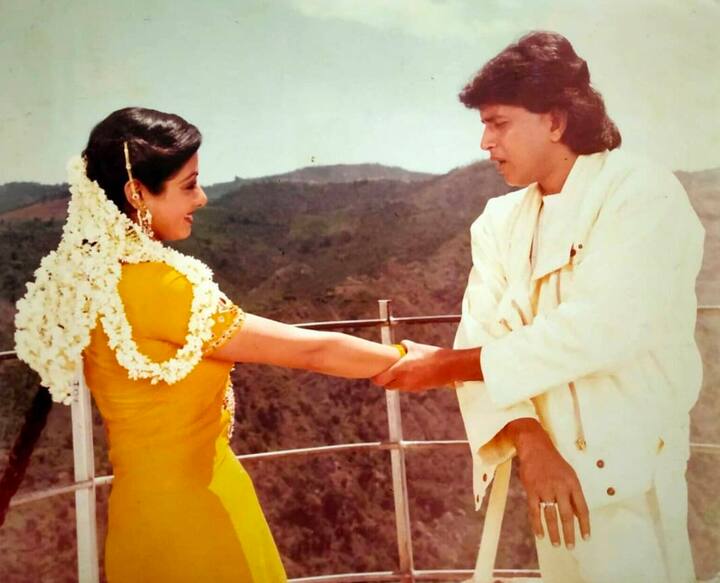 मीडिया रिपोर्ट्स के मुताबिक, श्रीदेवी और बोनी की नजदीकियां फिल्म 1984 में जाग उठा इंसान फिल्म के सेट पर बढ़ी थीं. इस दौरान मिथुन योगिता बाली के पति और तीन बच्चों के पिता थे. सब कुछ अच्छा चल रहा था लेकिन मिथुन और श्रीदेवी की मुलाकात ने सब कुछ बदल दिया.