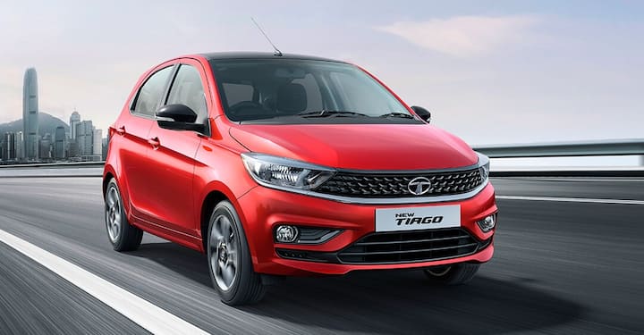 Tata Tiago: ਟਾਟਾ ਦੀ ਇਹ ਕਾਰ ਆਮ ਆਦਮੀ ਨੂੰ ਕਾਫੀ ਪਸੰਦ ਆ ਰਹੀ ਹੈ। ਇਸ ਕਾਰ ਦੀ ਸ਼ੁਰੂਆਤੀ ਐਕਸ ਸ਼ੋਅਰੂਮ ਕੀਮਤ ਕਰੀਬ 5 ਲੱਖ ਰੁਪਏ ਹੈ। ਇਸ ਕਾਰ ਦੇ ਡਿਜ਼ਾਇਨ ਤੇ ਫੀਚਰਸ ਕਾਫੀ ਸ਼ਾਨਦਾਰ ਹਨ। BS6 ਤਕਨਾਲੋਜੀ 'ਤੇ ਆਧਾਰਤ ਇਹ ਕਾਰ 22 ਕਿਲੋਮੀਟਰ ਤਕ ਦੀ ਐਵਰੇਜ ਦੇ ਸਕਦੀ ਹੈ। ਟਾਟਾ ਦੀਆਂ ਸਭ ਤੋਂ ਜ਼ਿਆਦਾ ਵਿਕਣ ਵਾਲੀਆਂ ਕਾਰਾਂ 'ਚ ਇਹ ਸ਼ੁਮਾਰ ਹੈ।