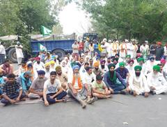 ਬਾਰਦਾਨੇ ਦੀ ਘਾਟ ਕਾਰਨ ਕਿਸਾਨ ਹੋ ਰਹੇ ਪ੍ਰੇਸ਼ਾਨ, NH-95 ਦੋ ਘੰਟੇ ਕੀਤਾ ਜਾਮ