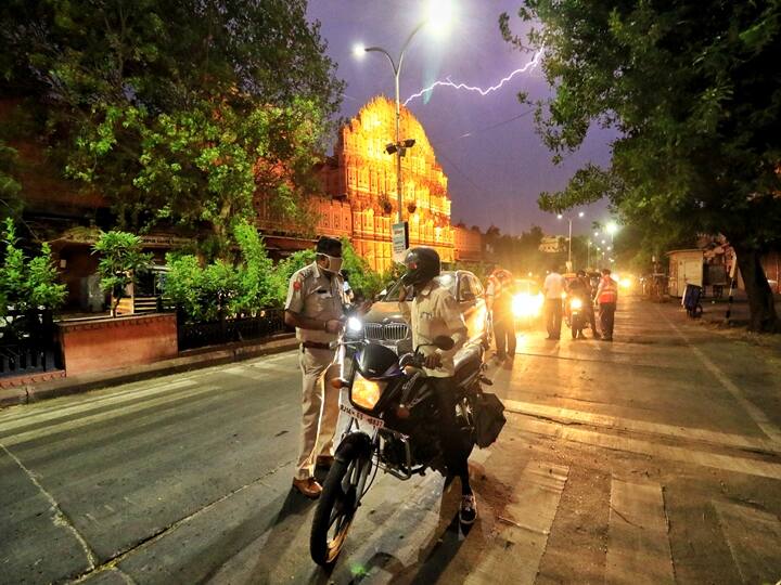 Jaipur: Security personnel during the weekend curfew amid the surge in coronavirus cases. (PTI Photo)