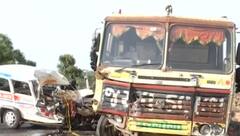 કોરોનાગ્રસ્ત દર્દીને લઇને જતા એમ્બ્યુલન્સ અને ટ્રક વચ્ચે હળવદ નજીક અકસ્માત, ત્રણનાં મોત