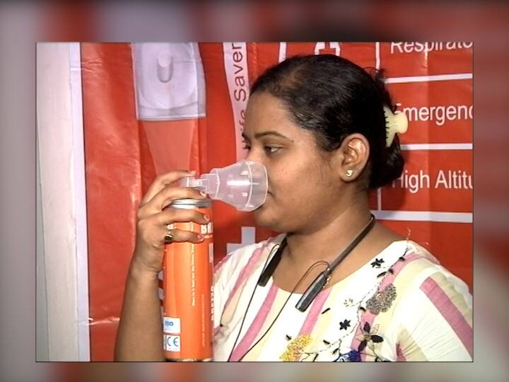 Maharashtra Coronavirus growing demand of citizens for portable oxygen cans due to corona outbreak कोरोनाच्या प्रादुर्भावात राज्यात ऑक्सिजनचा तुटवडा, पोर्टेबल ऑक्सिजन कॅनला नागरिकांची वाढती मागणी