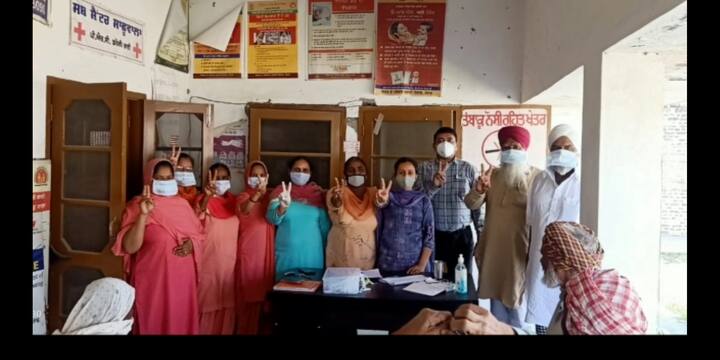 ਇੱਕ ਪਾਸੇ ਜਿੱਥੇ ਲਗਾਤਾਰ ਕੋਰੋਨਾ ਦੇ ਕੇਸ ਵੱਧਦੇ ਜਾ ਰਹੇ ਹਨ ਤਾਂ ਉਥੇ ਹੀ ਦੂਜੇ ਪਾਸੇ ਕੋਰੋਨਾ ਵੈਕਸੀਨੇਸ਼ਨ ਨੂੰ ਲੈ ਕੇ ਪੰਜਾਬ ਸਰਕਾਰ ਵੱਲੋਂ ਲਗਾਤਾਰ ਲੋਕਾਂ ਨੂੰ ਜ਼ਿਆਦਾ ਤੋਂ ਜ਼ਿਆਦਾ ਵੈਕਸੀਨੇਸ਼ਨ ਲਗਵਾਉਣ ਦੀ ਅਪੀਲ ਵੀ ਕੀਤੀ ਜਾ ਰਹੀ ਹੈ।