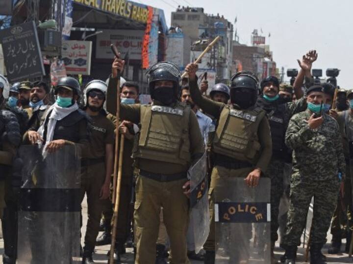 Pakistan Clashes After Tehreek-e-Labbaik Pakistan TLP Workers Take Five Policemen Hostage in Lahore casualties Violent Clashes In Lahore After Banned Tehreek-e-Labbaik Pakistan Workers Take Five Policemen Hostage