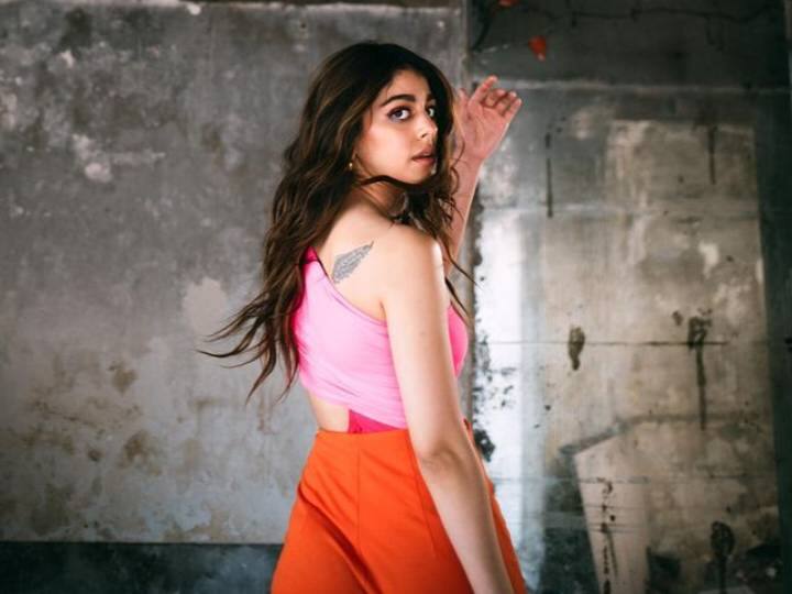 सोशल मीडिया को बहुत गंभीरता से नहीं लेती अलाया एफ, बोलीं- बहुत अच्छे और बुरे पलों को दिखाता है ये Alaya F takl about overwhelmed with social media सोशल मीडिया को बहुत गंभीरता से नहीं लेती अलाया एफ, बोलीं- बहुत अच्छे और बुरे पलों को दिखाता है ये