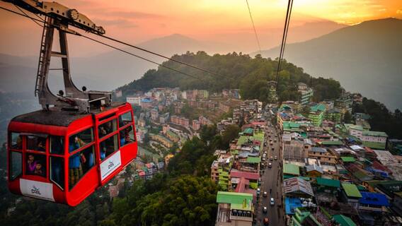 शानदार नजारें, खूबसूरत पहाड़ियां, लजीज पकवान... Gangtok है Perfect Tourist Destination