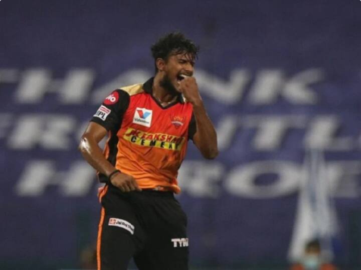 IPL 2021 : टी नटराजनला संघाबाहेर ठेवल्यामुळे उठलं प्रश्नांचं वादळ, हैदराबाद संघ व्यवस्थापनानं दिलं 'हे' उत्तर IPL 2021 srh in question after not including t natarajan into the playing 11 against mumbai indians IPL 2021 : टी नटराजनला संघाबाहेर ठेवल्यामुळे उठलं प्रश्नांचं वादळ, हैदराबाद संघ व्यवस्थापनानं दिलं 'हे' उत्तर