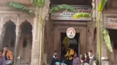 मंदिरों पर भी पड़ा Weekend Lockdown का असर, बांके बिहारी मंदिर के कपाट बंद