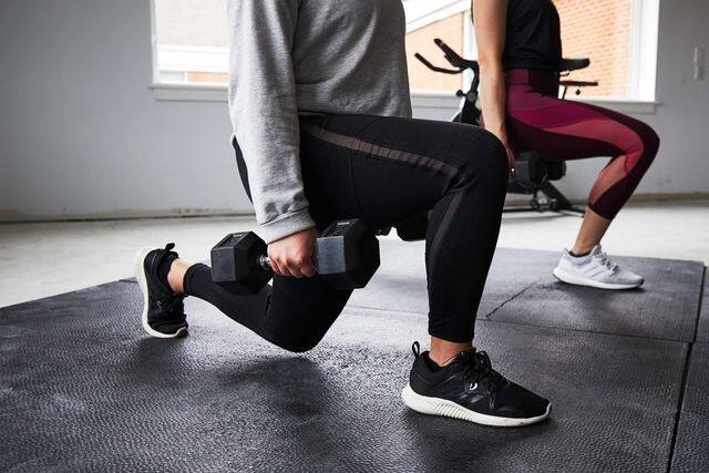 કોરોનાના સમયમાં ઇમ્યુનિટી મજબૂત કરવા માટે ખોરાક પર ધ્યાન આપવાની સાથે વર્કઆઉટ પણ જરૂરી છે. એક અધ્યનનો પણ દાવો છે કે, મહામારીમાં તે ફિઝિકલ એક્ટિવિટી નથી કરતાં તેવા લોકોમાં મૃત્યુનું જોખમ વધુ છે.