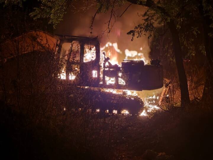 Accident Strange explosion of Poklen Machine in Latur Two people killed लातूरमध्ये पोकलेनचा विचित्र स्फोट; हवेत उडालेले स्पेयर पार्ट्स लागून दोन जण ठार