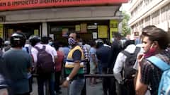 Delhi: Crowd outside liquor shop at Mayur Vihar after lockdown announcement