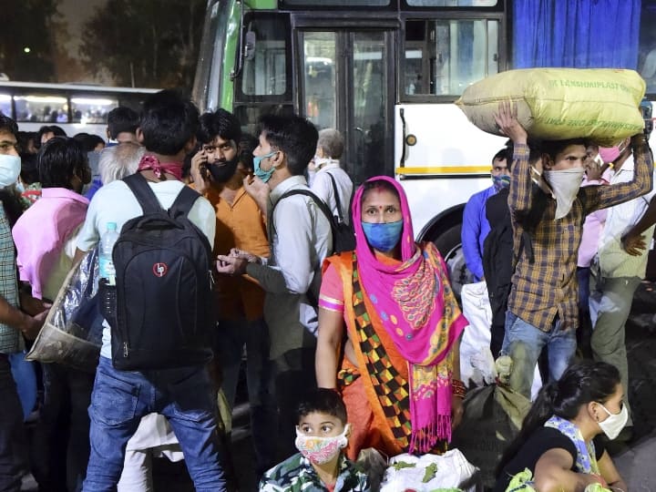 Delhi News: Delhi government will start help center for migrant workers, services will be provided as one-stop destination Delhi News: दिल्ली सरकार Migrants के लिए शुरू करेगी सहायता केंद्र, आधार-राशन कार्ड समेत अन्य डॉक्यूमेंट्स के लिए नहीं पड़ेगा भटकना