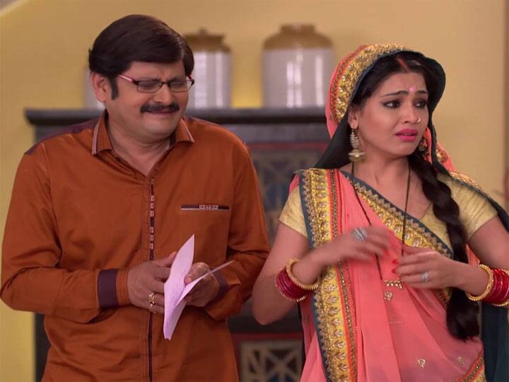 भाबीजी घर पर हैं पिछले 5 सालों से लगातार दर्शकों का मनोरंजन कर रहा है. शो लोगों को खूब पसंद आ रहा है. यही कारण है कि ये टीआरपी में भी बना हुआ है. शो के मुख्य किरदार ही नहीं बल्कि अन्य किरदार भी दर्शकों के दिलों में एक अलग जगह बना चुके हैं. (फोटो- सोशल मीडिया)