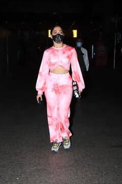 ਇੱਕ ਵਾਰ ਫਿਰ ਗੋਰਜੀਅਸ ਲੁੱਕ 'ਚ ਏਅਰਪੋਰਟ 'ਤੇ ਸਪੌਟ ਹੋਈ Tamannaah Bhatia, ਵੱਖਰੇ ਅੰਦਾਜ਼ ਦਾ ਚੱਲਿਆ ਜਾਦੂ