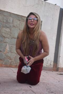 आखिर क्यों फुटपाथ पर ही बैठकर रोने लगीं Rakhi Sawant? वजह जानकर हो जाएंगे इमोशनल