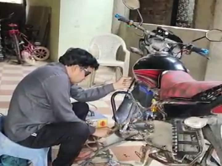 As petrol price increase this man uses unique trick for his bike पेट्रोल महागले; टुव्हीलर चालवणे परवडत नसल्यामुळे त्यांनी केला एक जुगाड