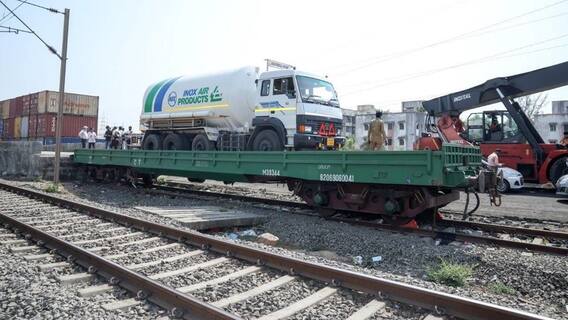 દેશના વિવિધ રાજ્યોમાં ઓક્સિજનનો જથ્થો પહોંચાડવાનો ભારતીય રેલવેનો પ્રયાસ, જુઓ વીડિયો