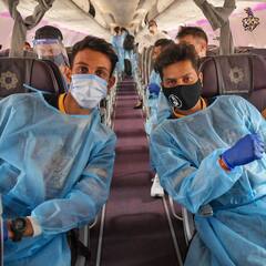 IPL Covid19 Protocol: করোনা আতঙ্কে বিমানেও পিপিই কিট পরতে হল কেকেআর-পঞ্জাব ক্রিকেটারদের