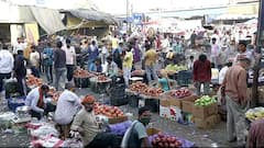 Delhi: People give silly reasons for not wearing masks in a crowded market